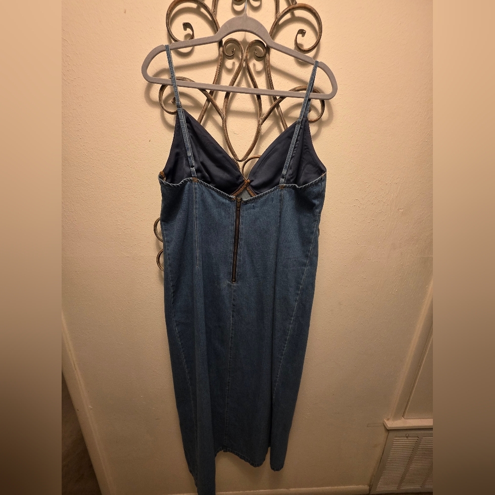 Lulus Crush-Worthy Trend Medium Wash Denim Sleeveless Midi Dress - Picture 7 of 7